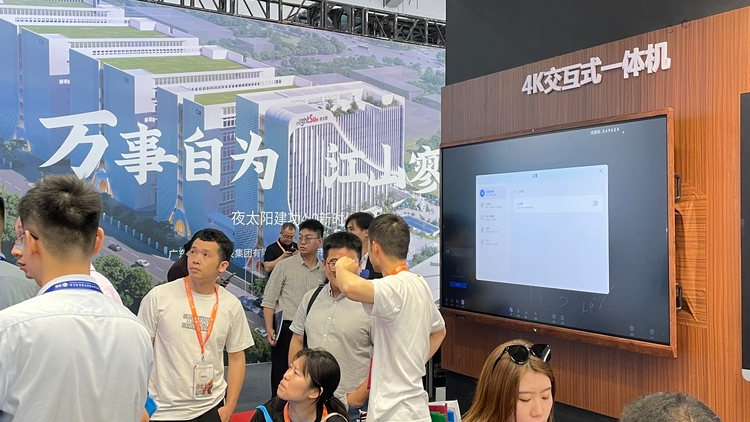 mg冰球突破教育新品及解决规划惊艳亮相81届教装展