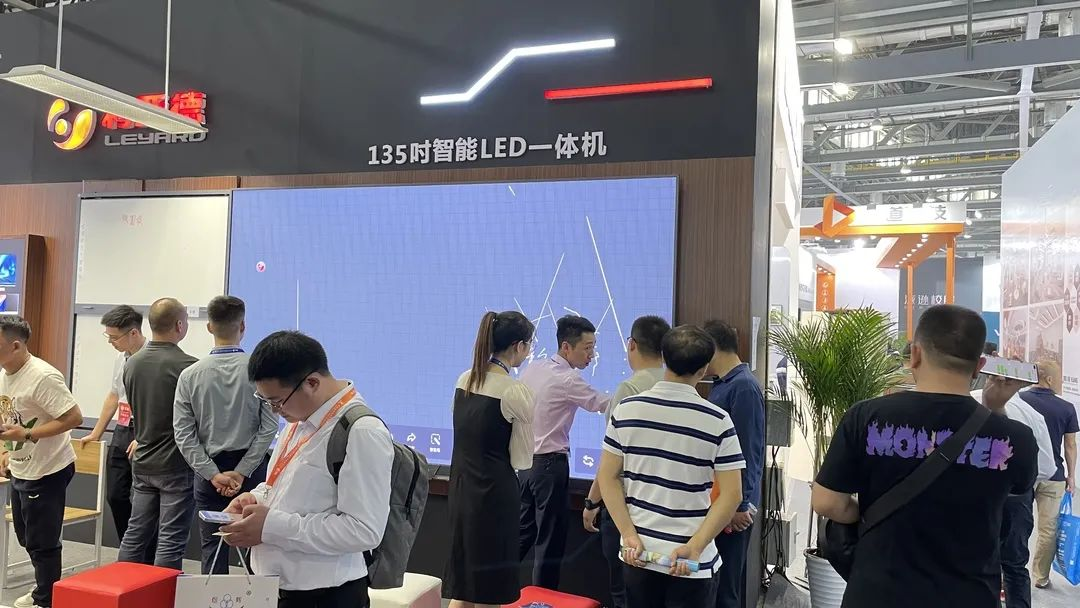 mg冰球突破教育新品及解决规划惊艳亮相81届教装展