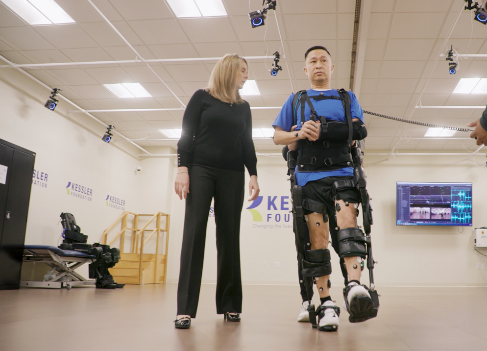 Kessler Foundation移动与康复工程中心的表骨骼机械人