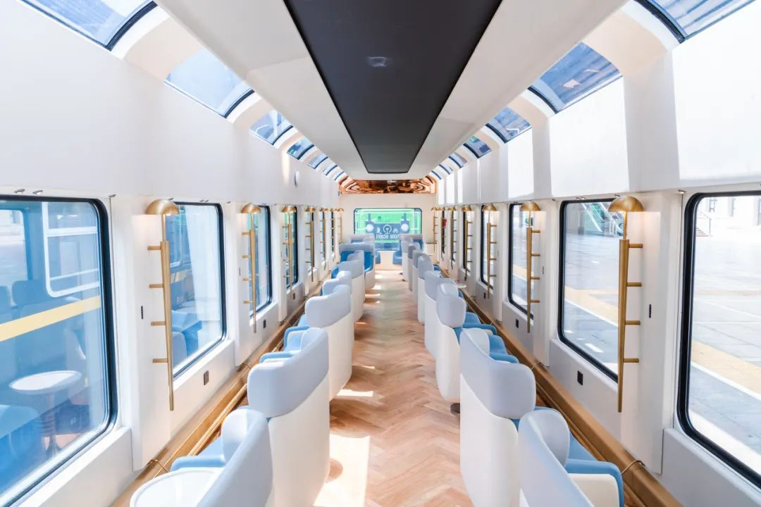 京津冀首列全景观光游览列车“星光·燕赵号”