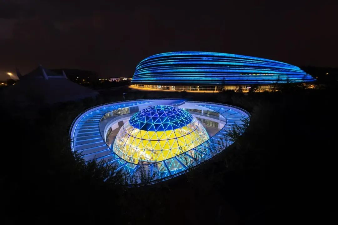 全球首个，正式启用！mg冰球突破LED炫彩点亮“熊猫眼”